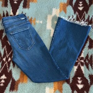 nearly new! MOTHER THE WEEKENDER FRAY FLARED JEANS SIZE 28